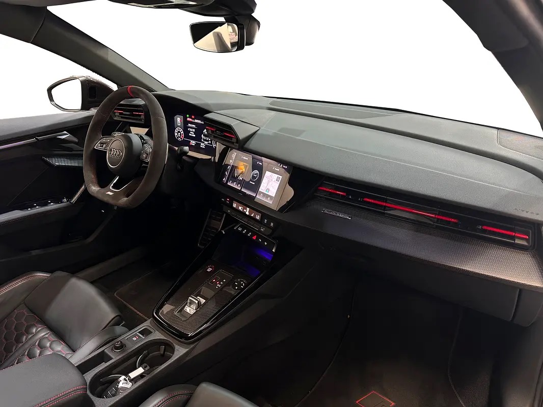 Audi RS3 2.5 TFSI quattro photo 8