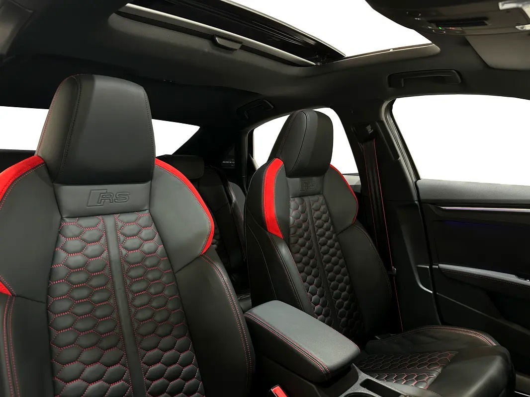 Audi RS3 2.5 TFSI quattro photo 9