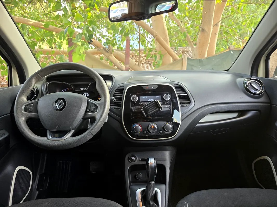 Renault Captur LE photo 10