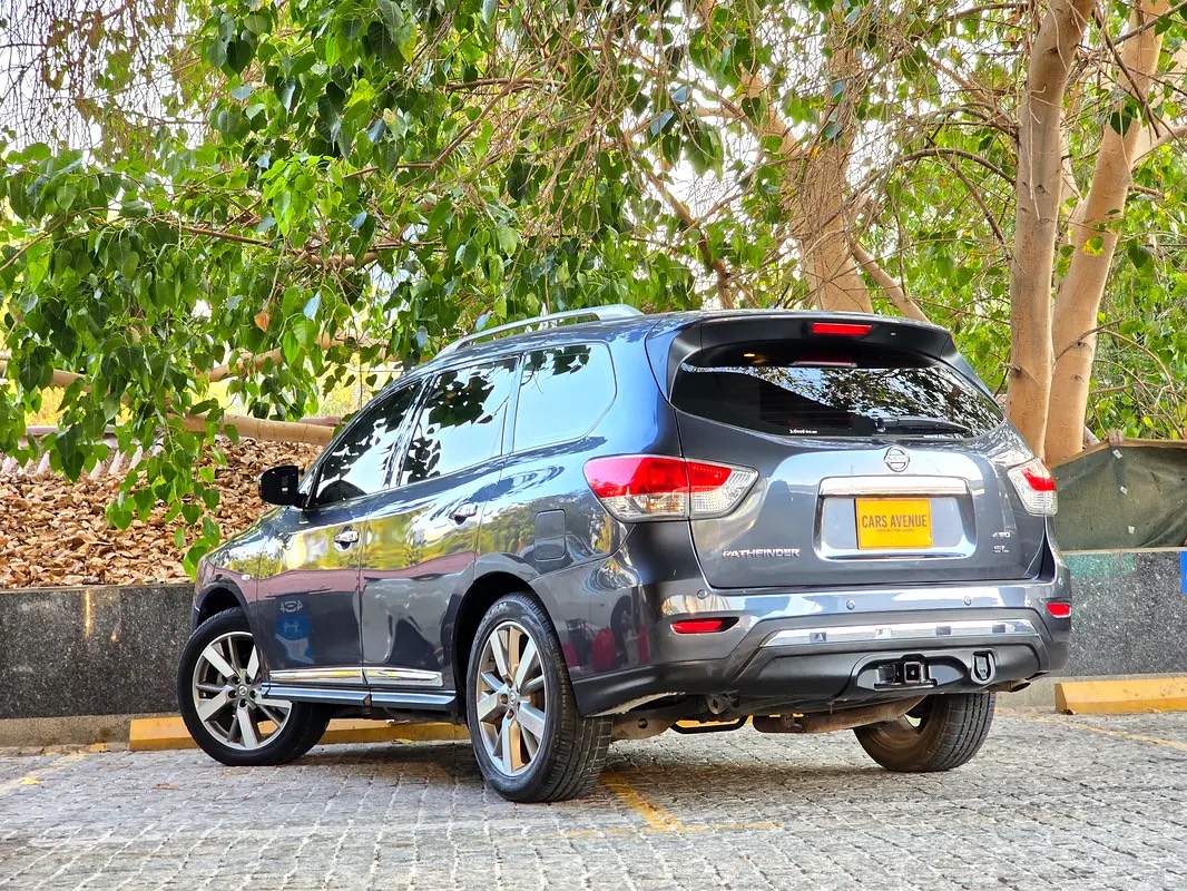 Nissan Pathfinder SL photo 3