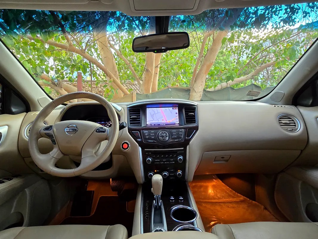 Nissan Pathfinder SL photo 4