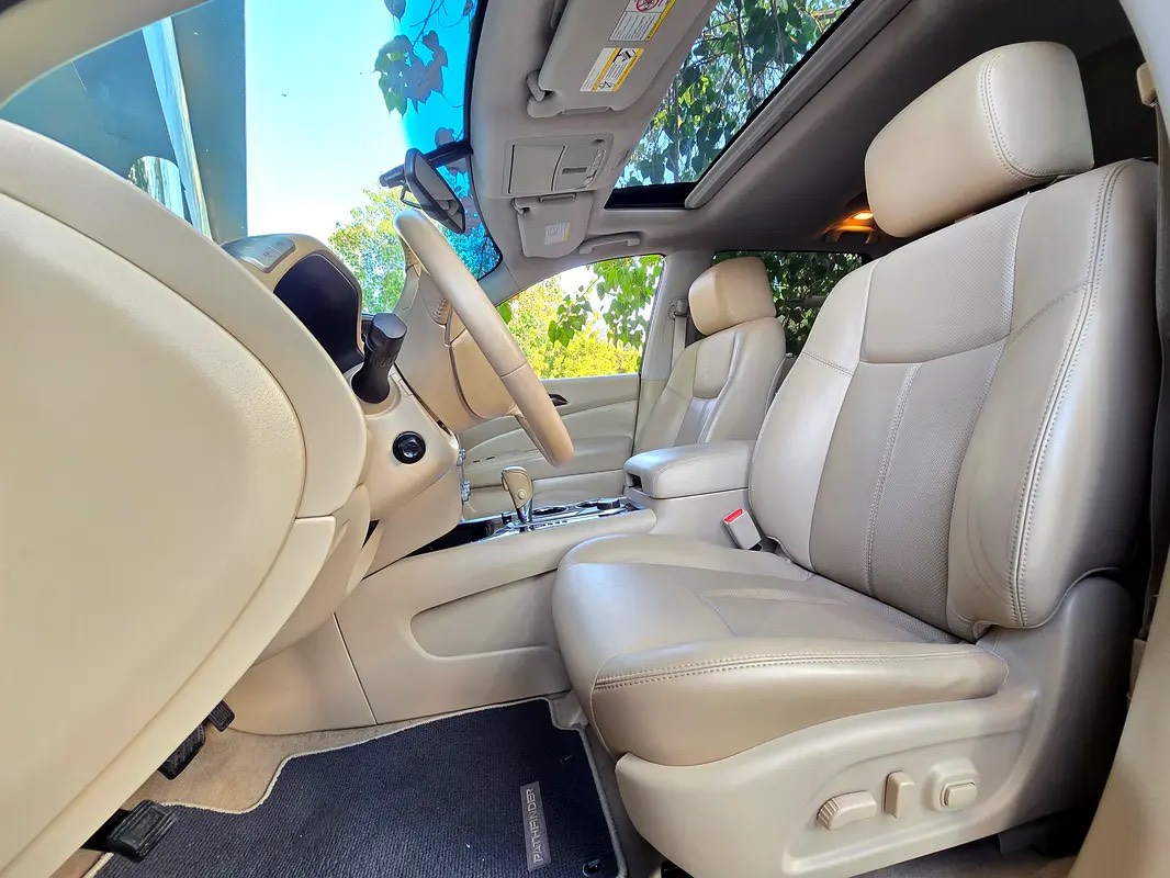 Nissan Pathfinder SL photo 9