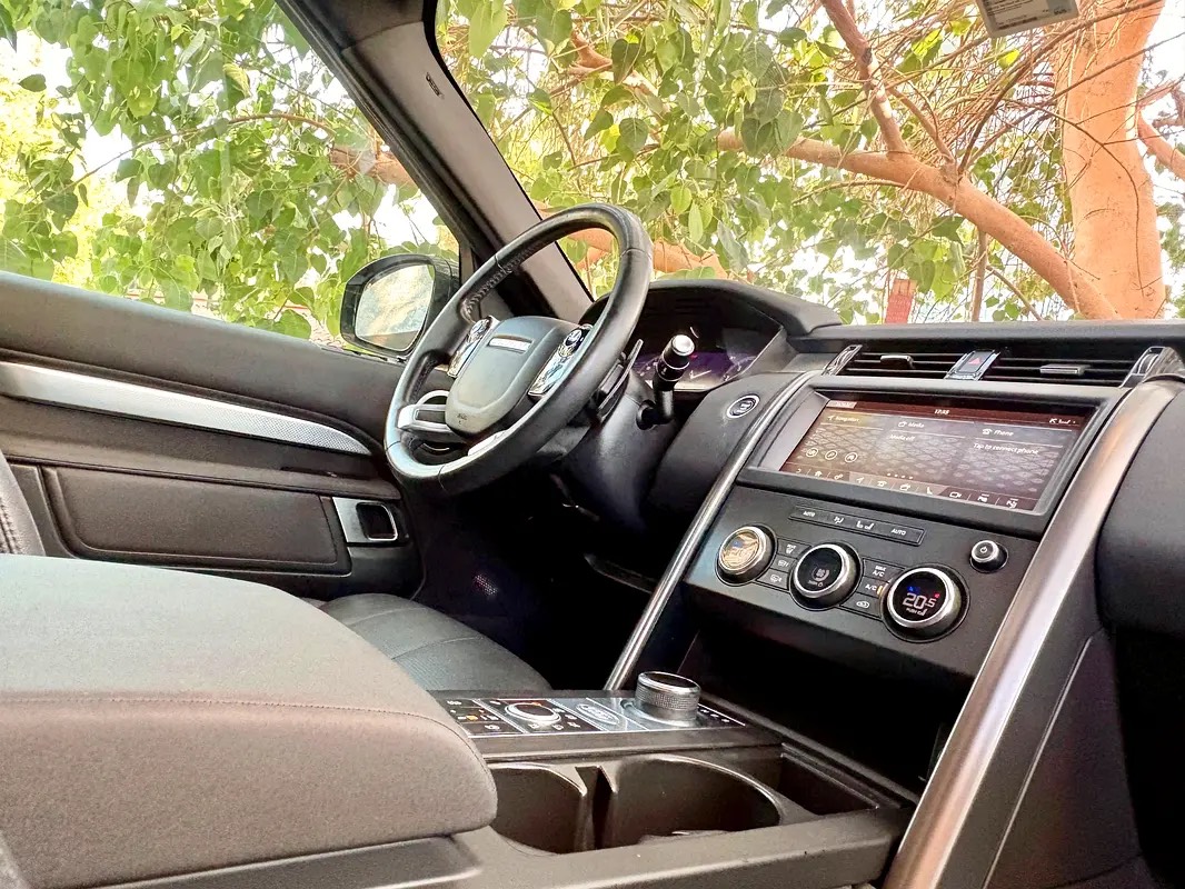 Land Rover Discovery R-Dynamic HSE photo 5