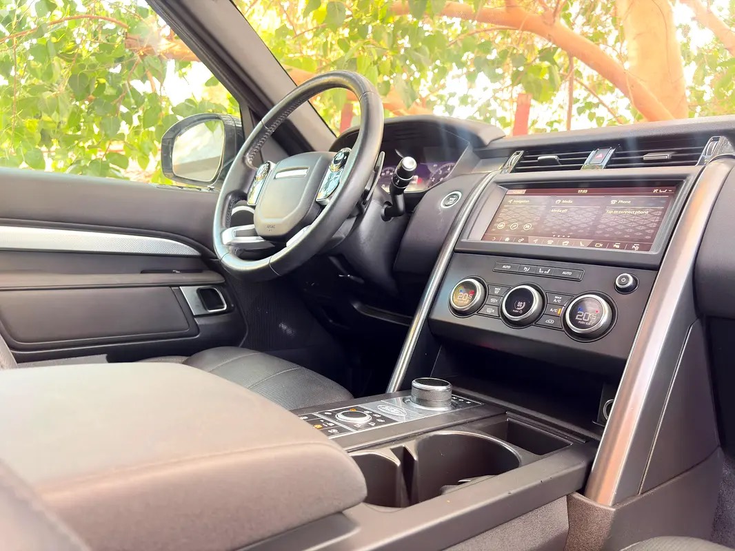 Land Rover Discovery R-Dynamic HSE photo 6