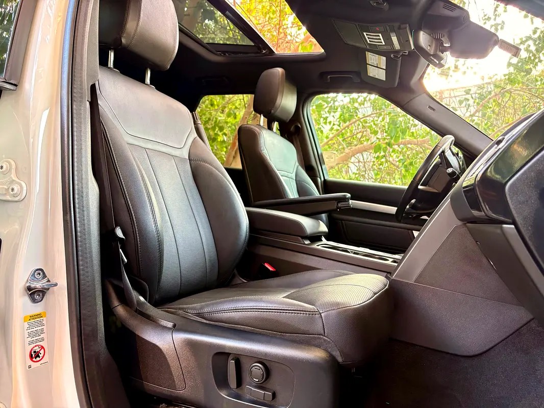 Land Rover Discovery R-Dynamic HSE photo 9