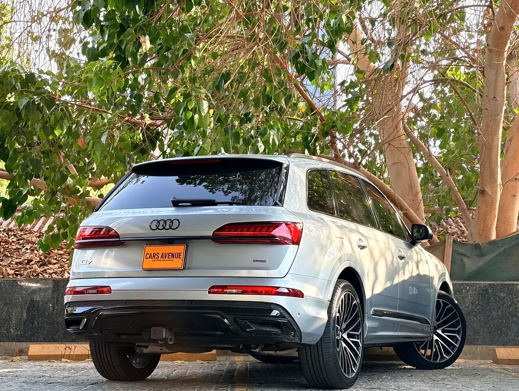 Audi Q7 45 TFSI quattro Luxury photo 3