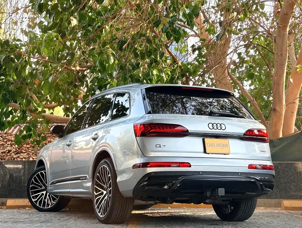 Audi Q7 45 TFSI quattro Luxury photo 4