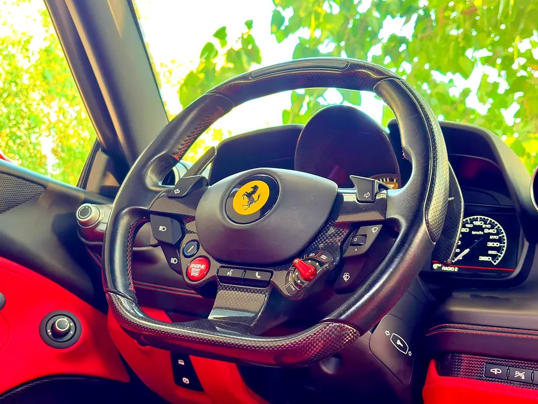 Ferrari F8 Tributo photo 5