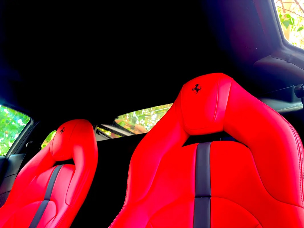 Ferrari F8 Tributo photo 8