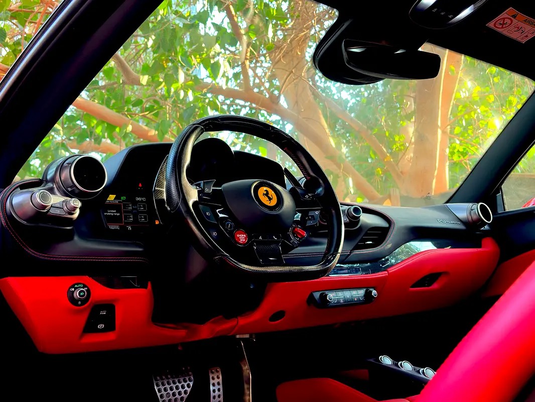 Ferrari F8 Tributo photo 9