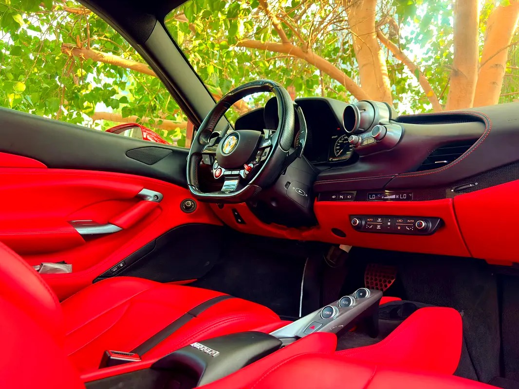 Ferrari F8 Tributo photo 10