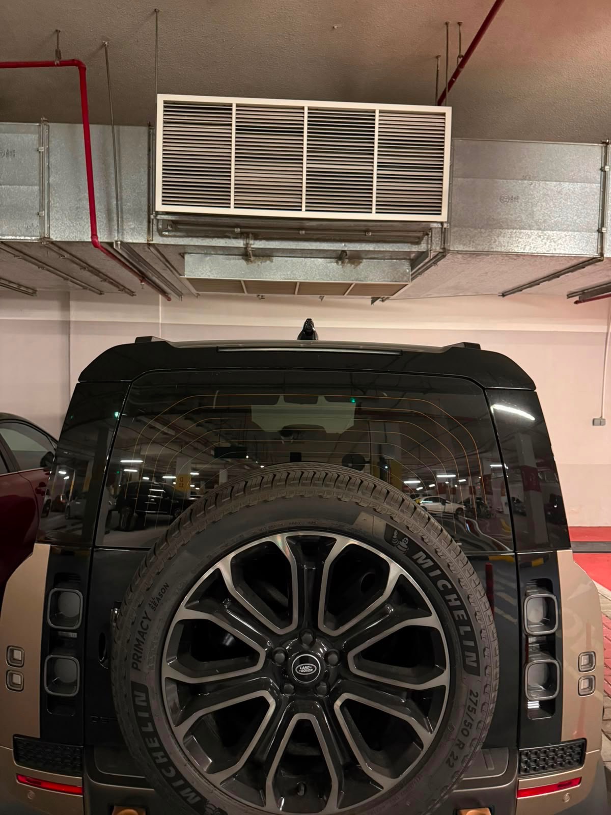 Land Rover Defender photo 2