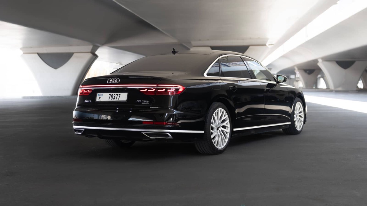 Audi A8 photo 3