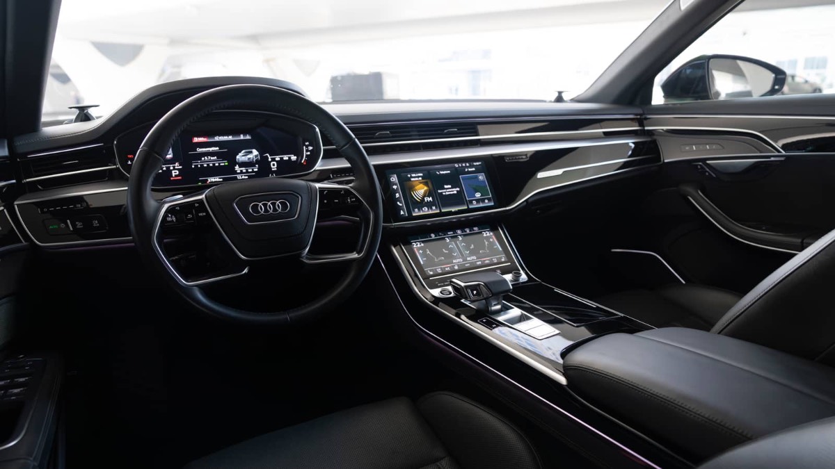 Audi A8 photo 5