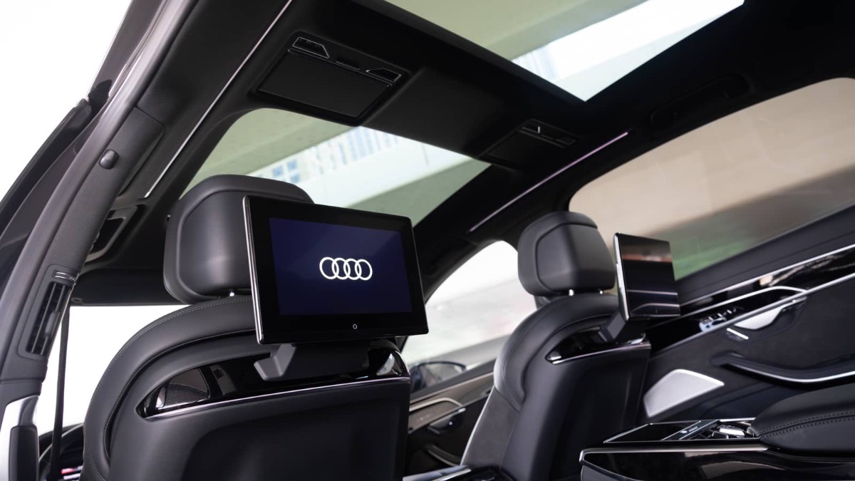 Audi A8 photo 8