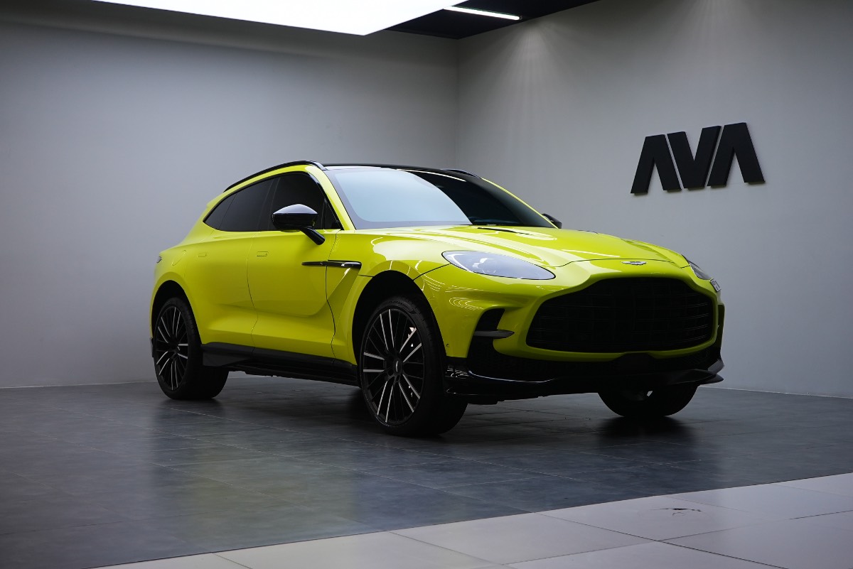 Aston Martin DBX photo 2