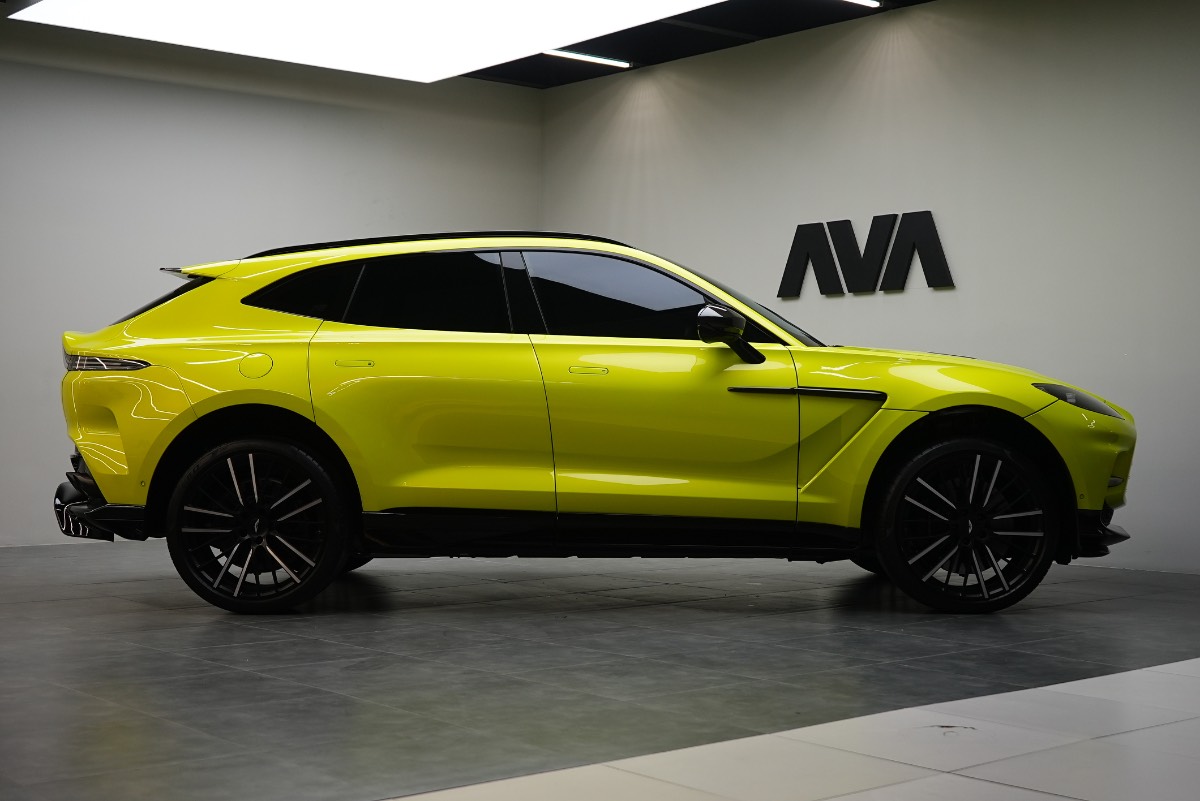 Aston Martin DBX photo 3