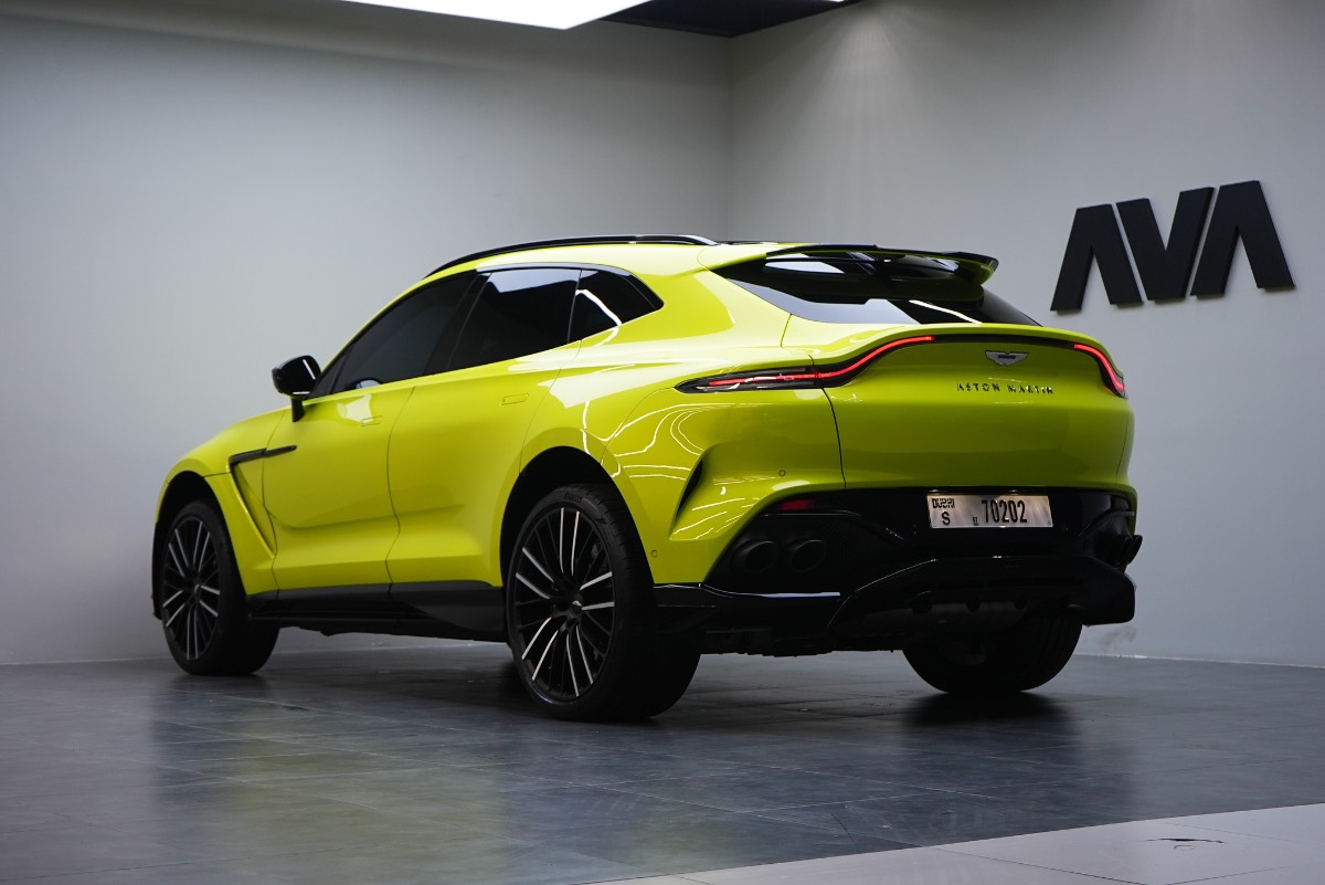 Aston Martin DBX photo 5