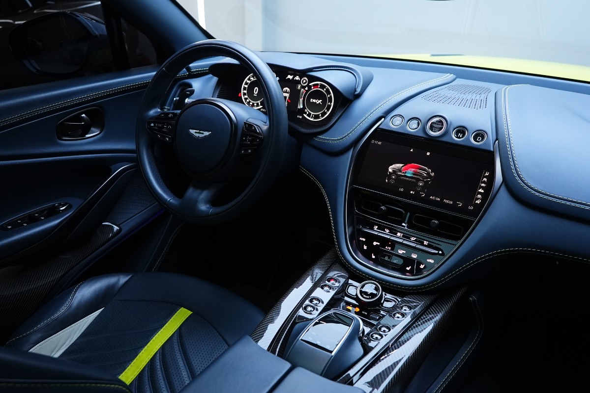 Aston Martin DBX photo 7