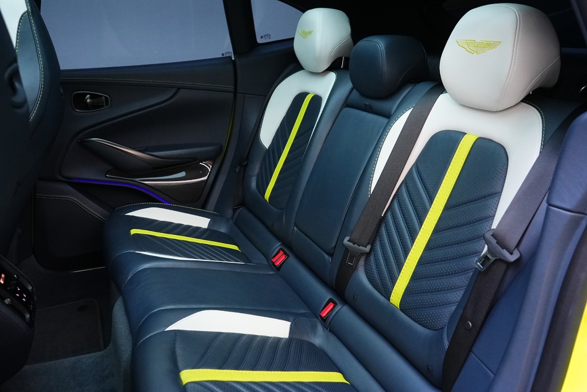Aston Martin DBX photo 9