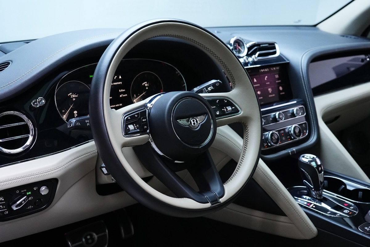 Bentley Bentayga photo 6