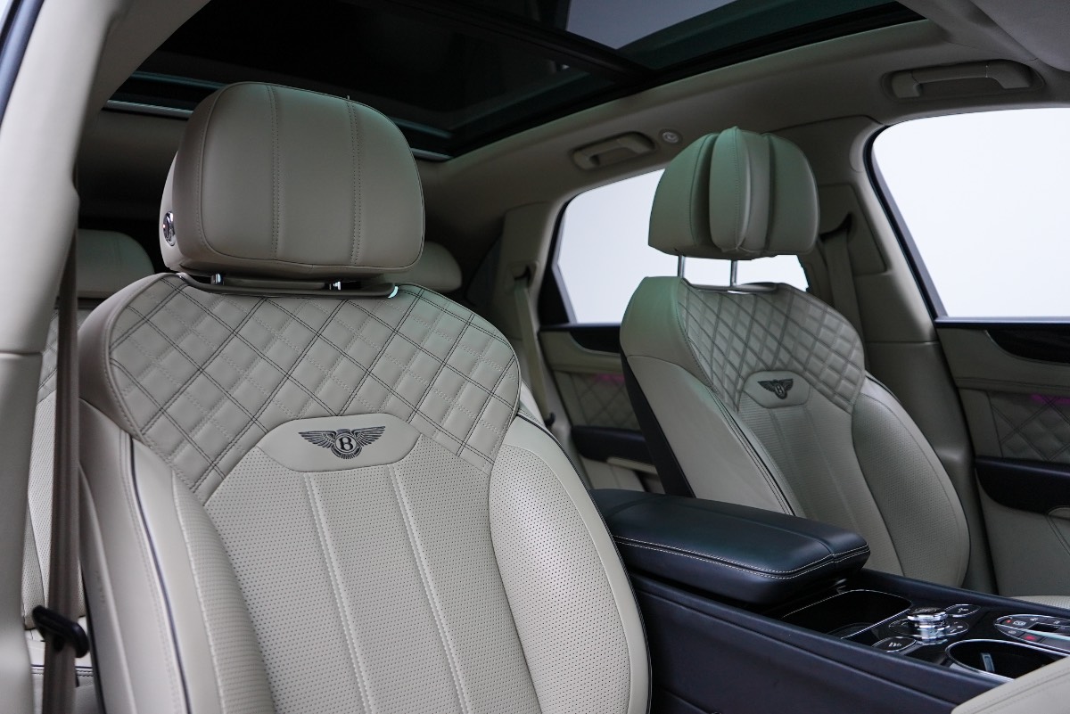 Bentley Bentayga photo 9