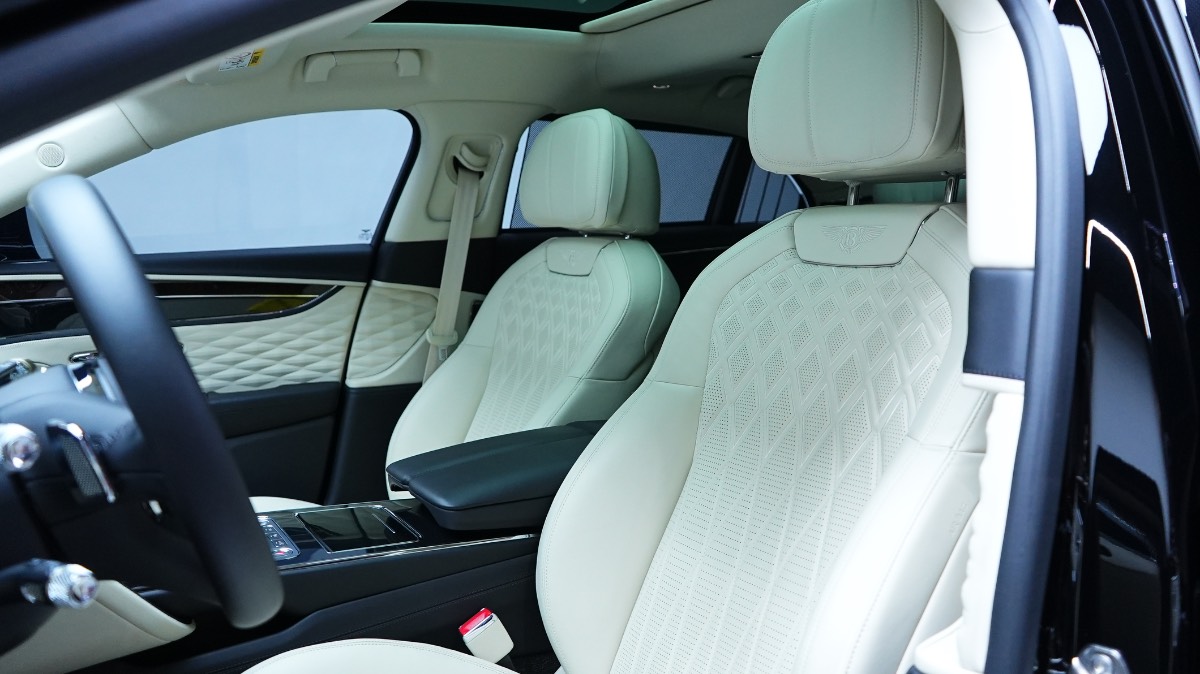 Bentley Flying Spur photo 7