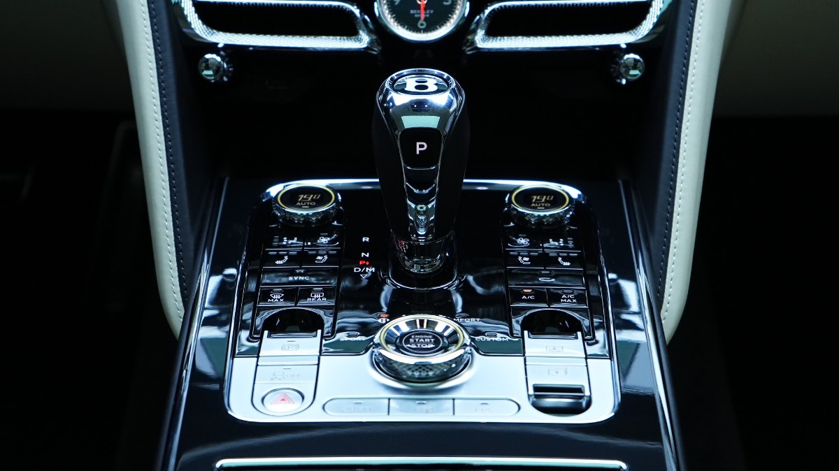 Bentley Flying Spur photo 8