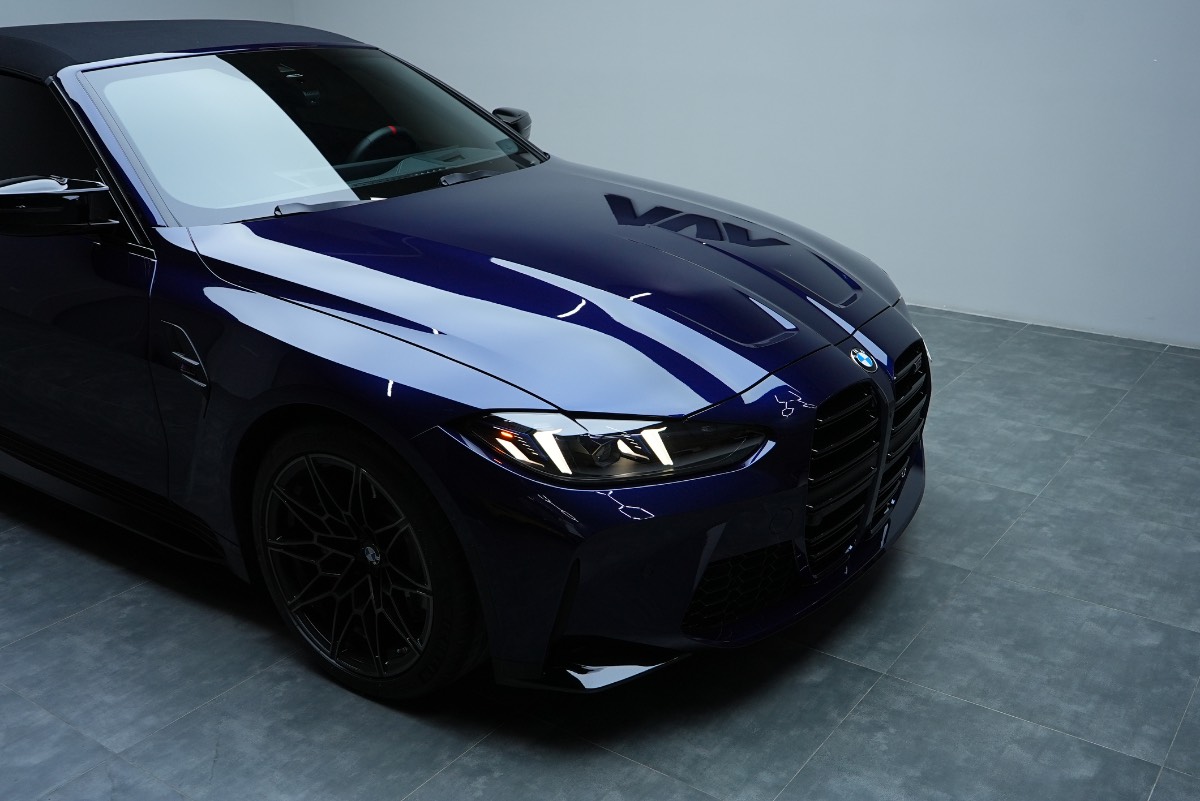 BMW M4 photo 3
