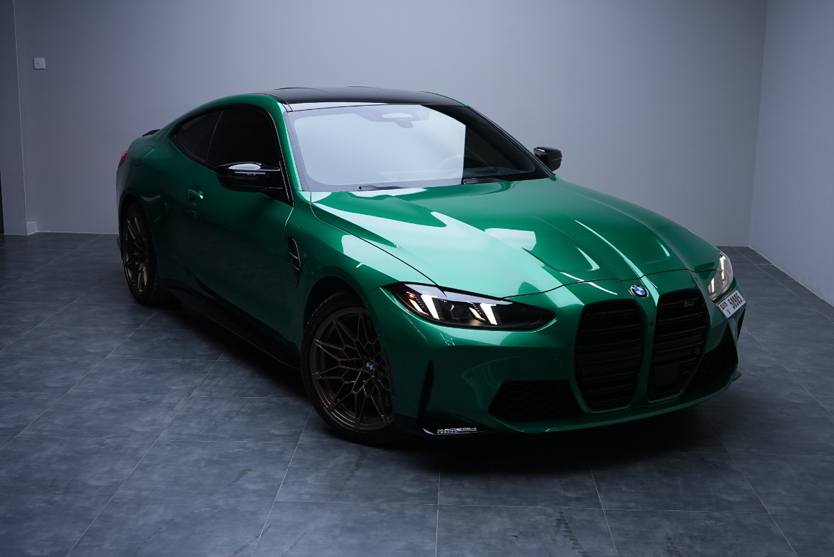 BMW M4 photo 2