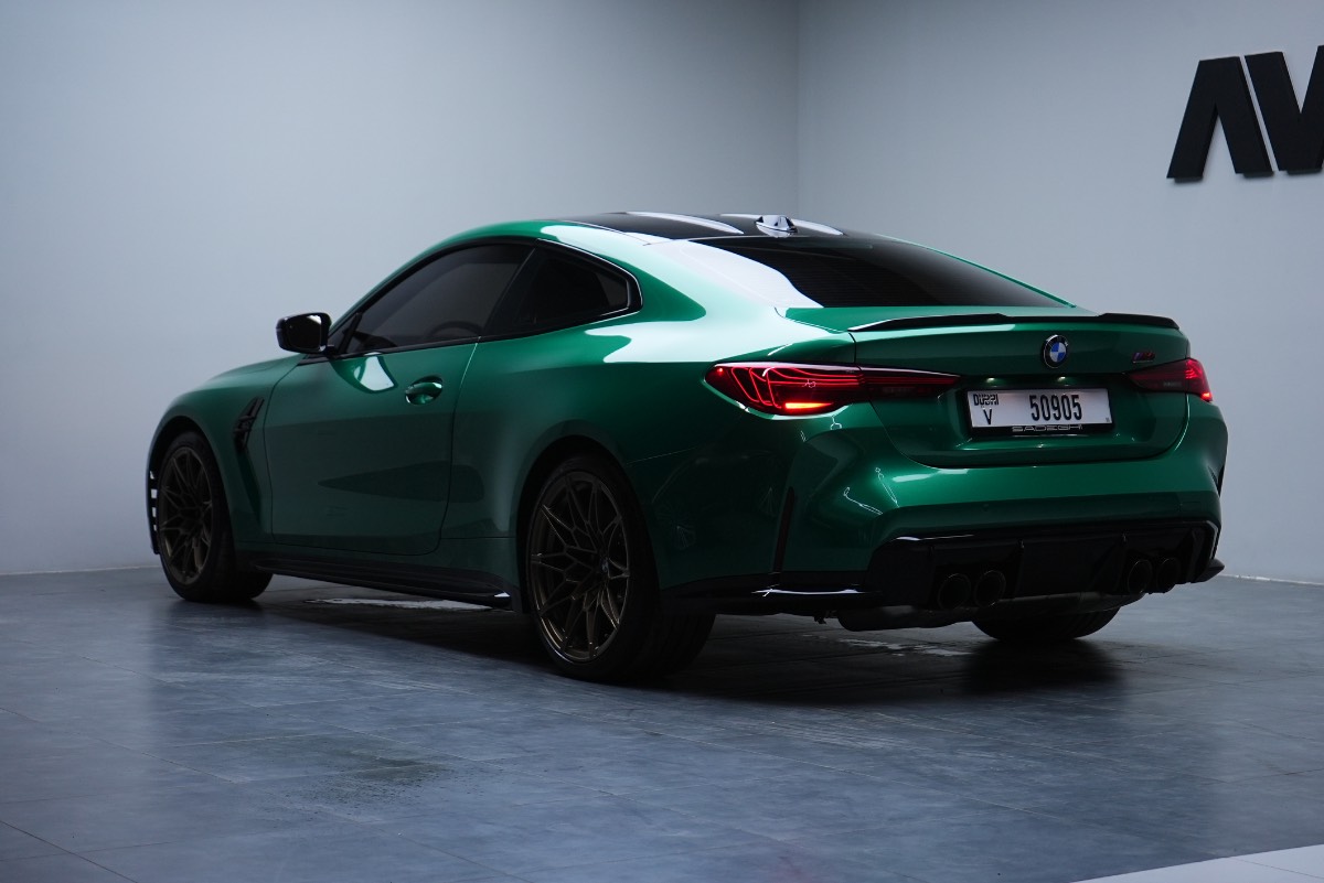 BMW M4 photo 3