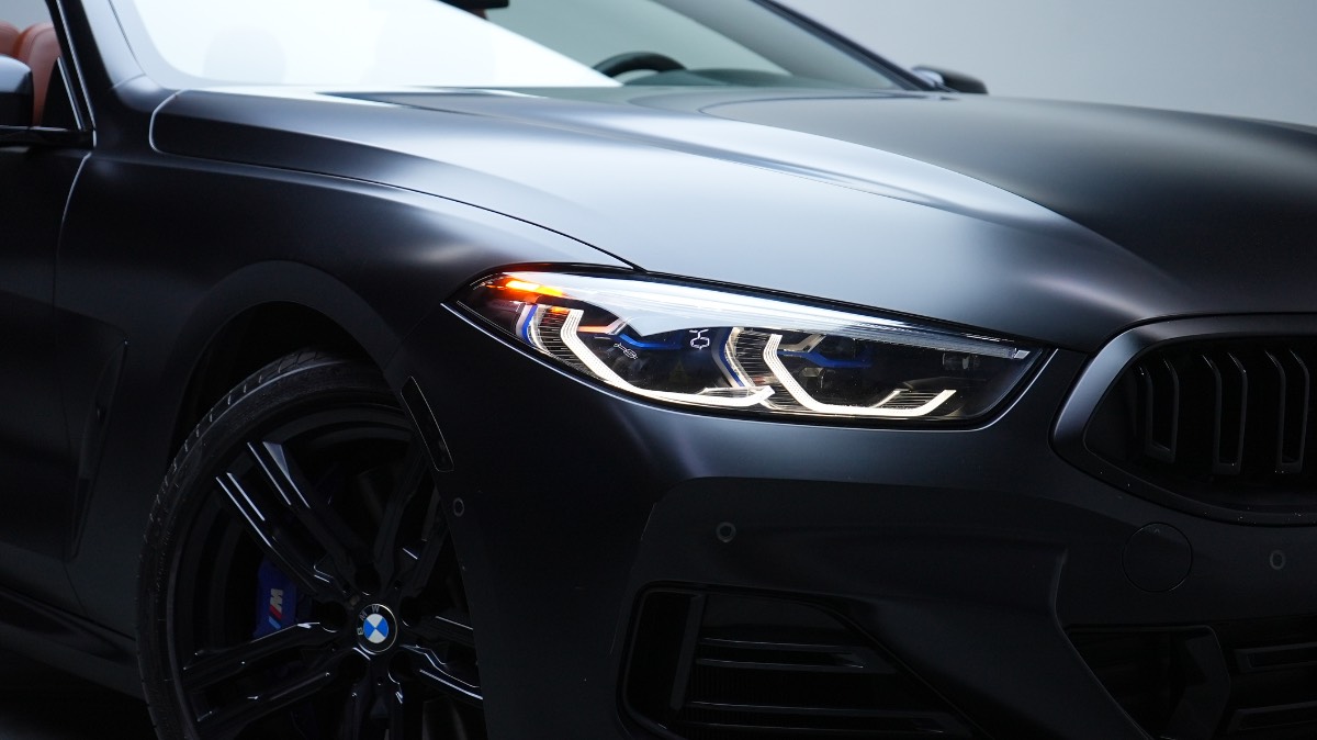 BMW 8 Series photo 3
