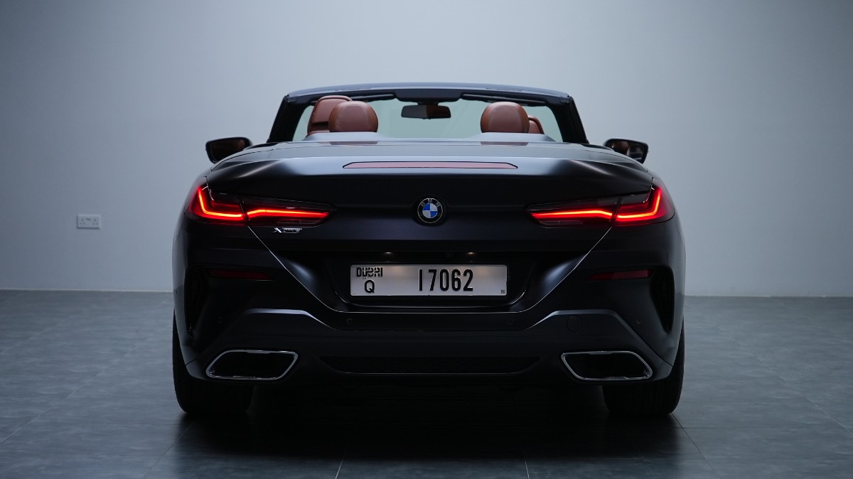 BMW 8 Series photo 4