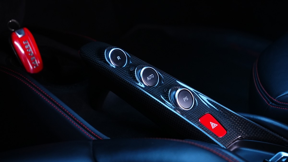 Ferrari F8 Tributo photo 10