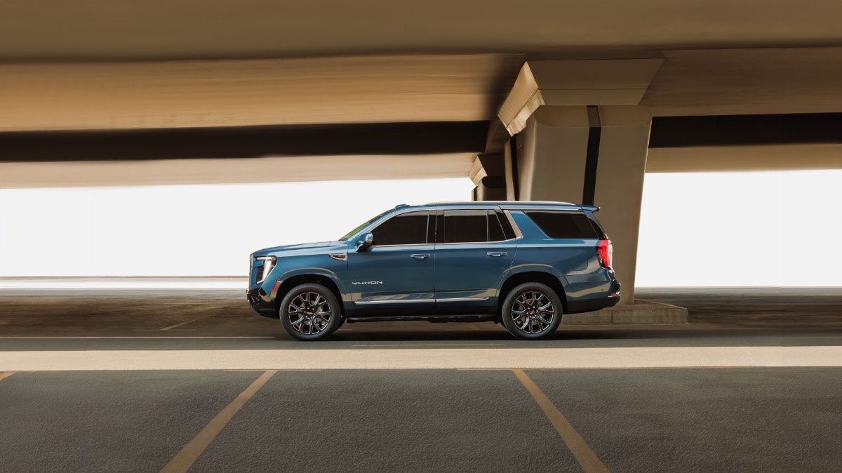 GMC Yukon photo 2