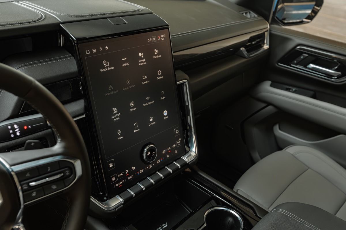 GMC Yukon photo 9