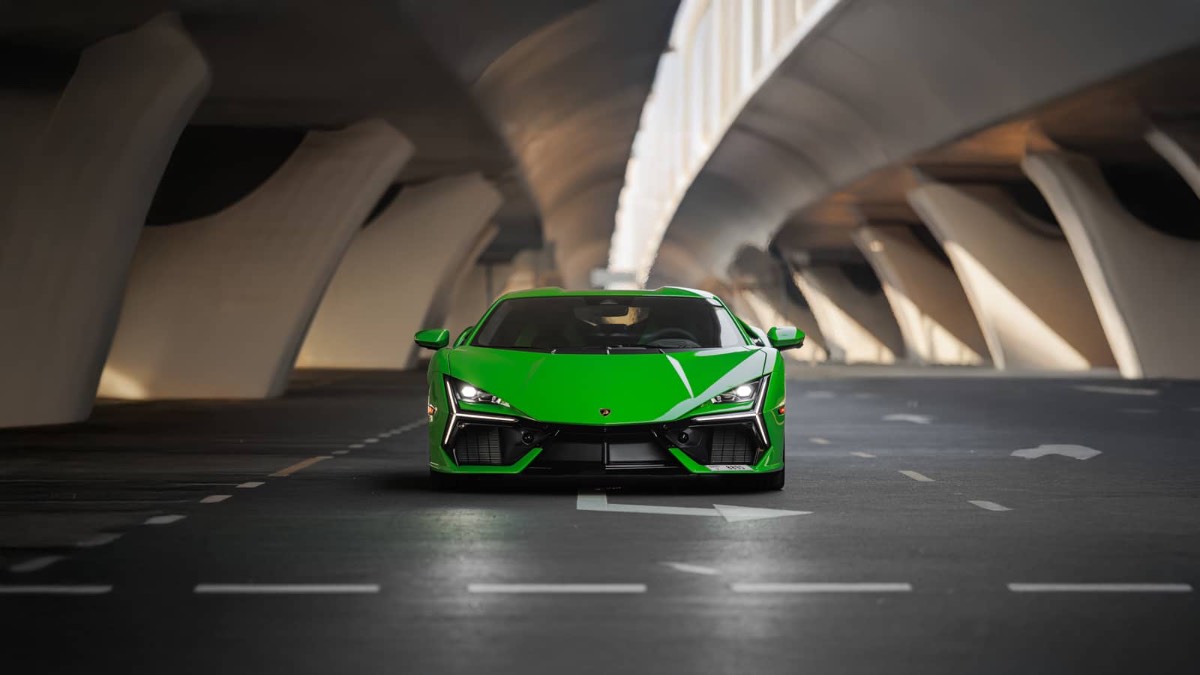 Lamborghini Revuelto photo 2