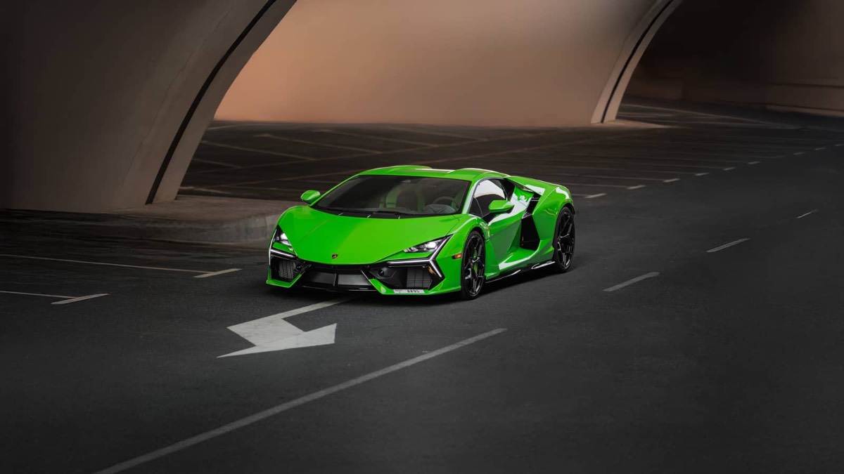 Lamborghini Revuelto photo 3