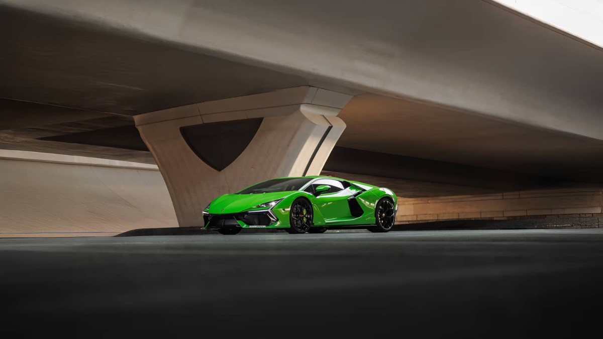 Lamborghini Revuelto photo 7