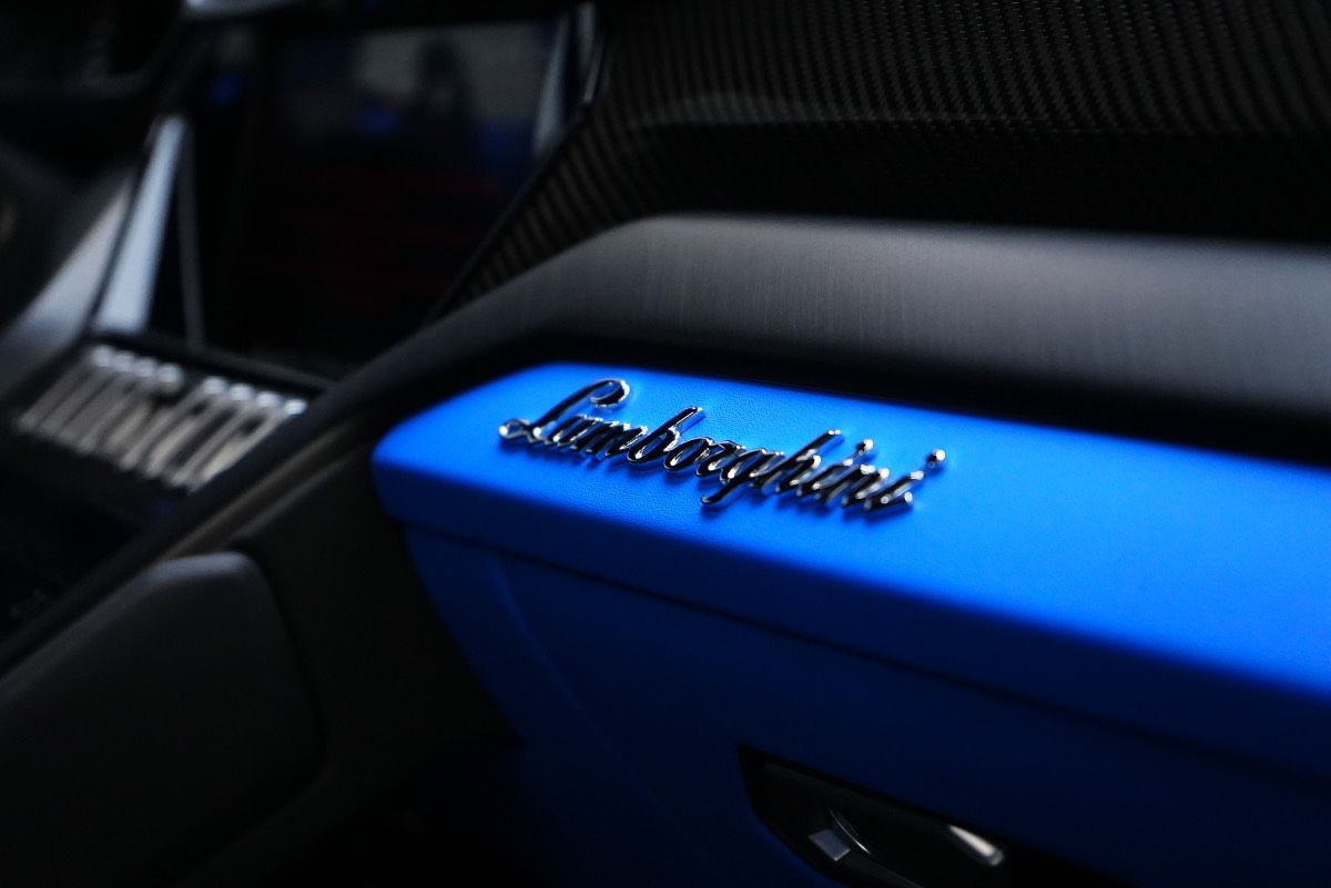 Lamborghini Urus photo 4