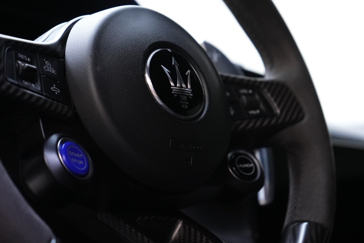Maserati MC20 photo 8