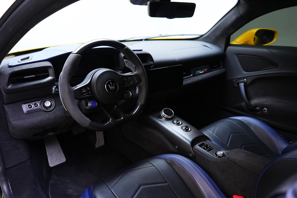 Maserati MC20 photo 9