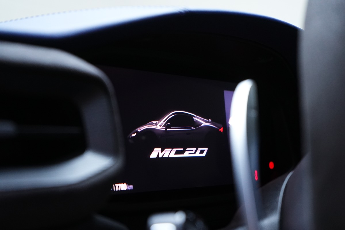 Maserati MC20 photo 12