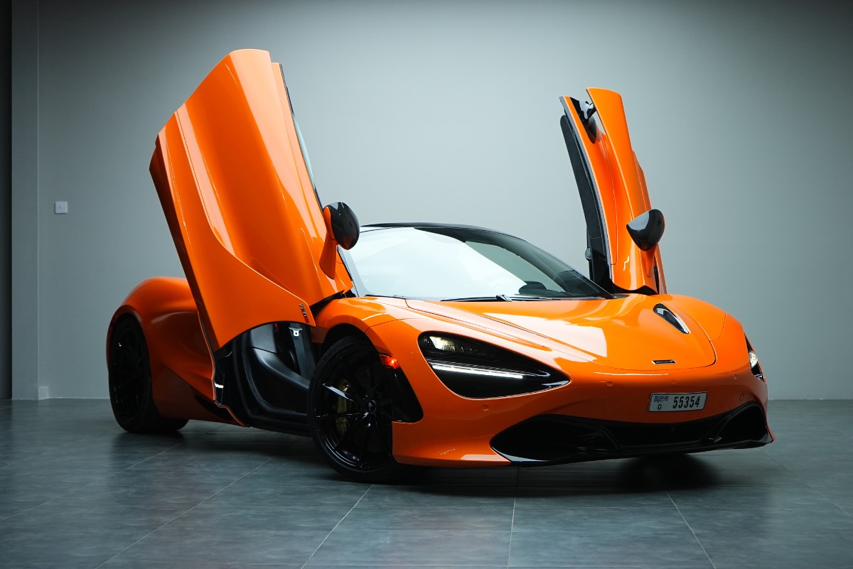 McLaren 720S photo 2