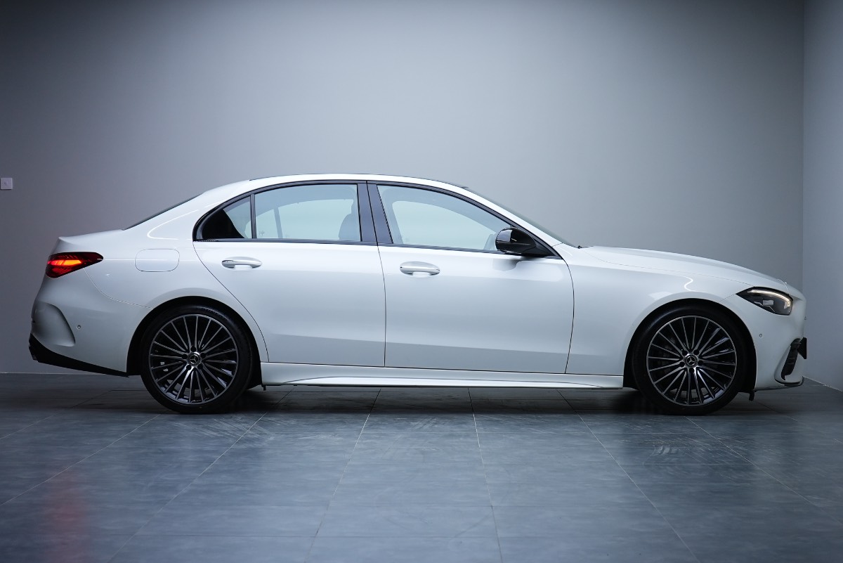 Mercedes-Benz C-Class photo 3