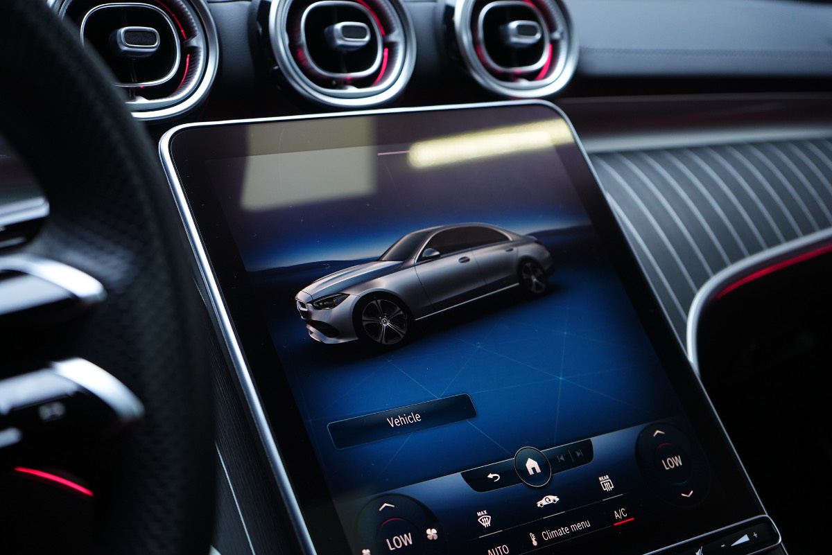 Mercedes-Benz C-Class photo 8
