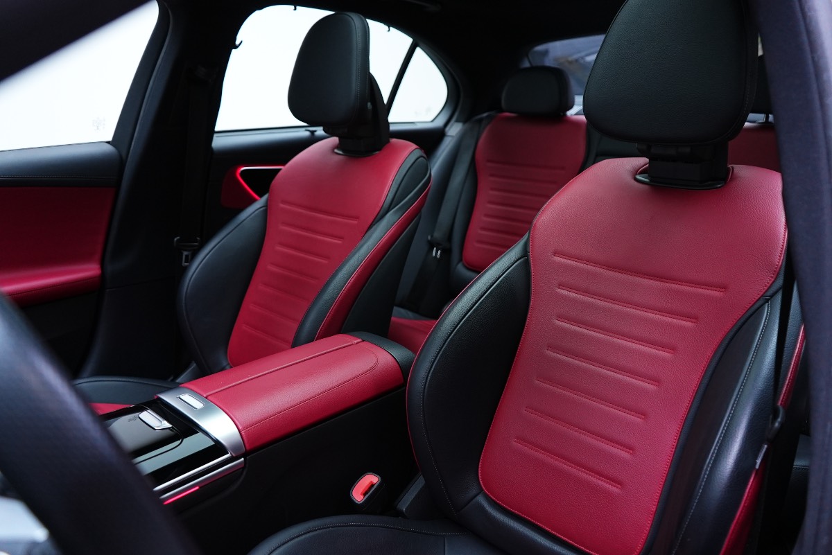 Mercedes-Benz C-Class photo 9