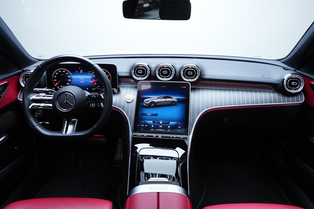 Mercedes-Benz C-Class photo 12