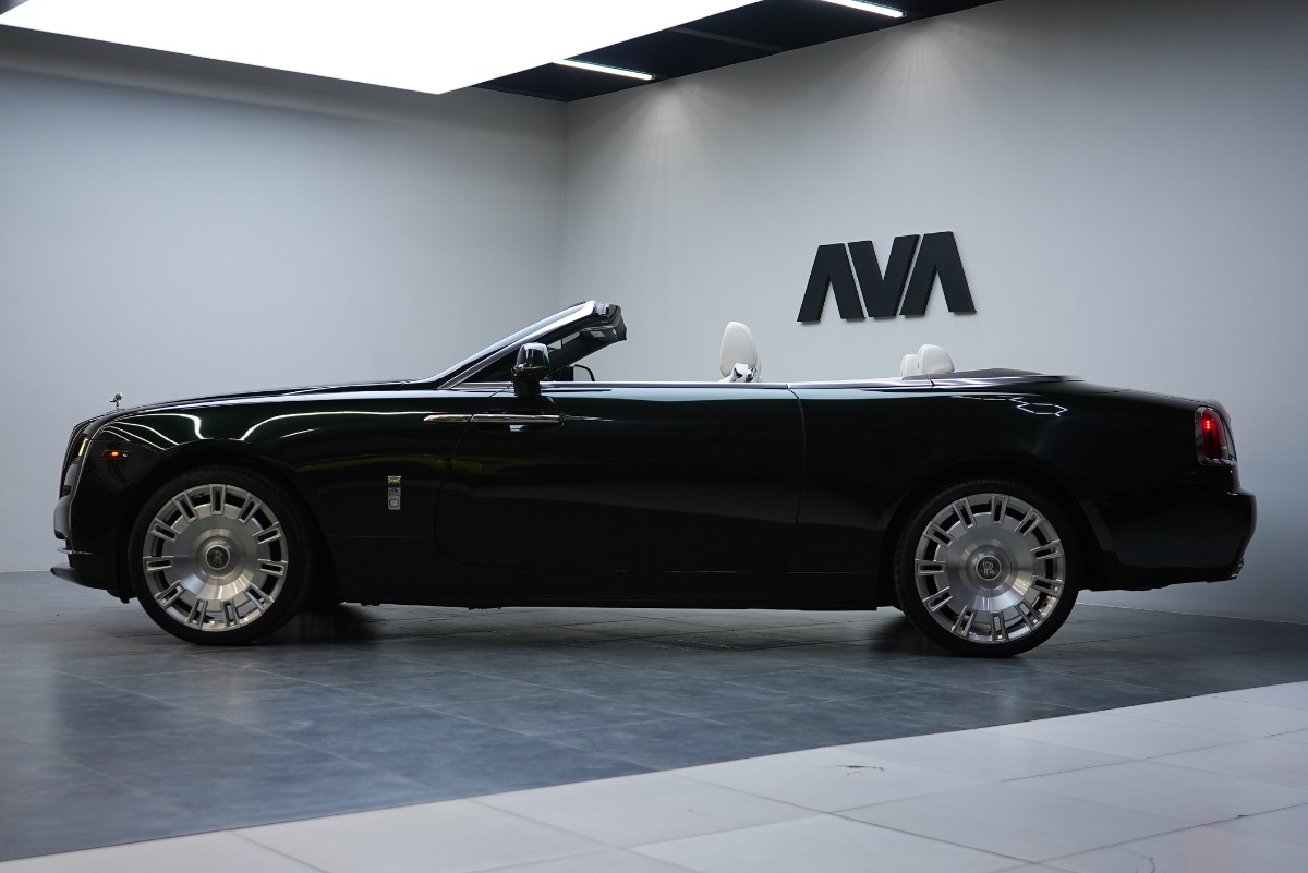 Rolls-Royce Dawn photo 3