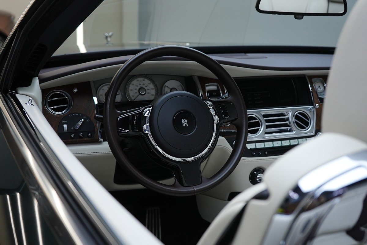 Rolls-Royce Dawn photo 6